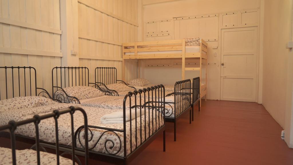 Tiger Lily Hostel Bangkok Room photo