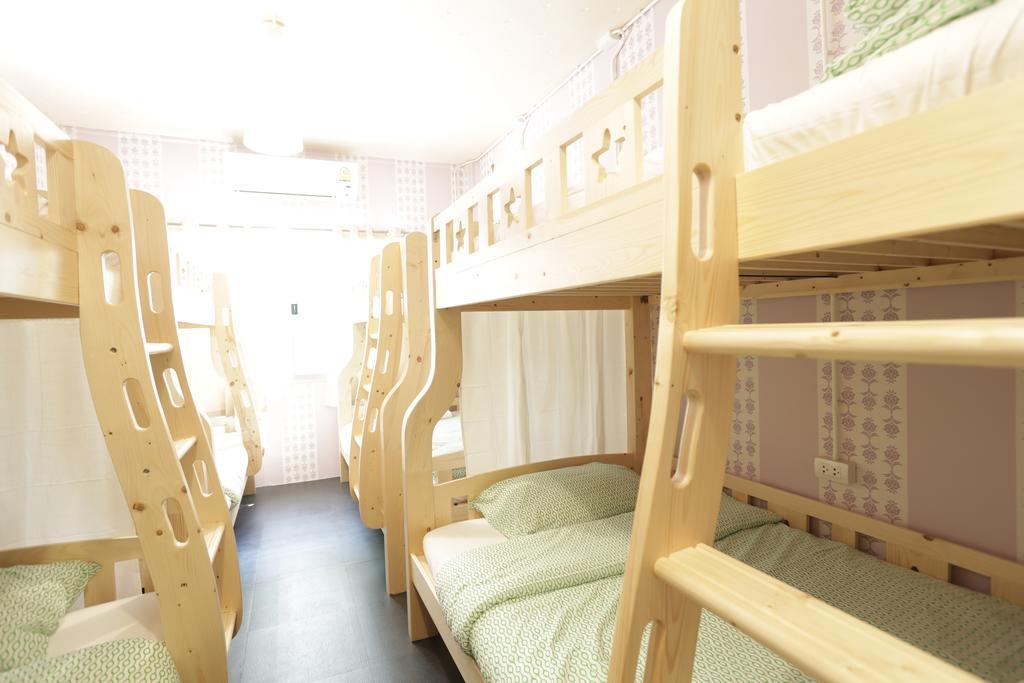 Tiger Lily Hostel Bangkok Room photo