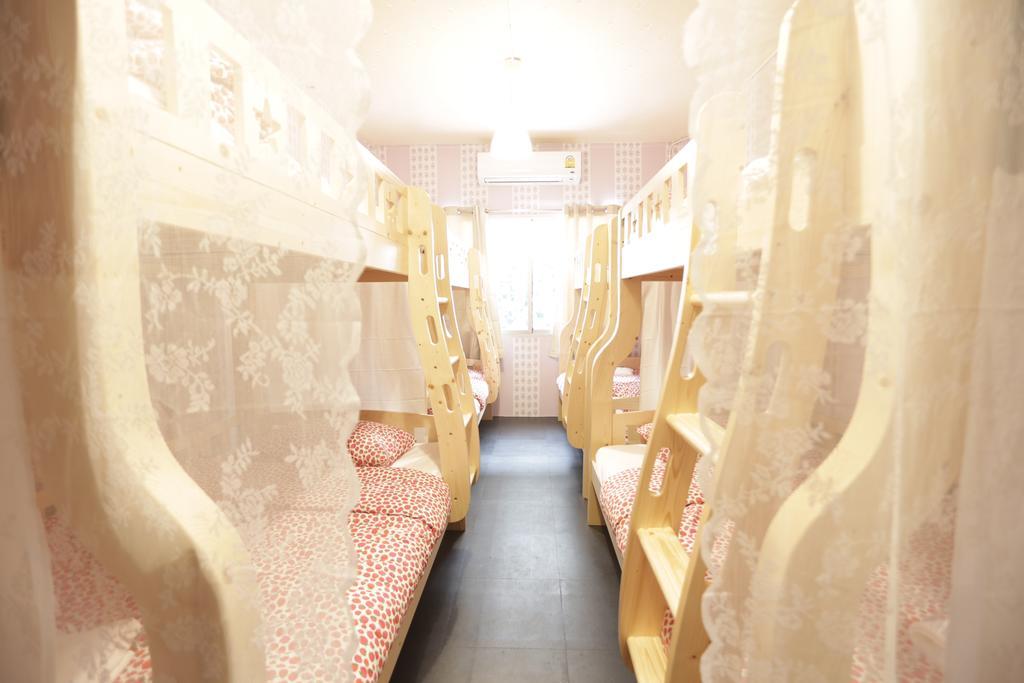 Tiger Lily Hostel Bangkok Room photo