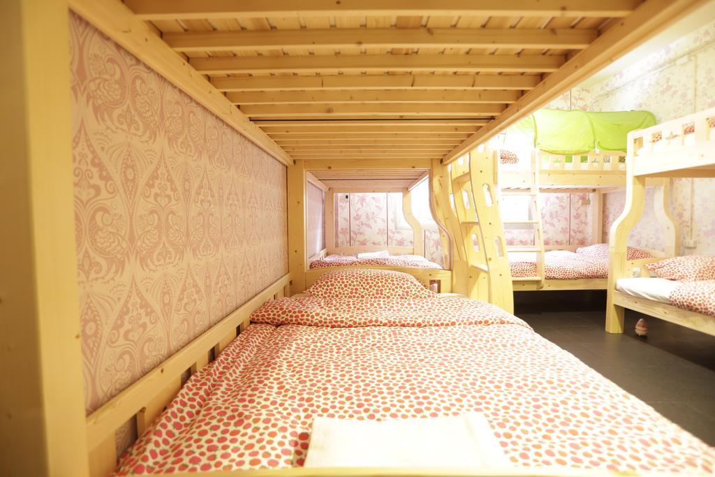 Tiger Lily Hostel Bangkok Room photo