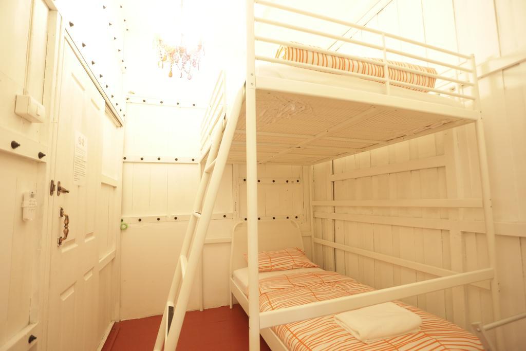 Tiger Lily Hostel Bangkok Room photo
